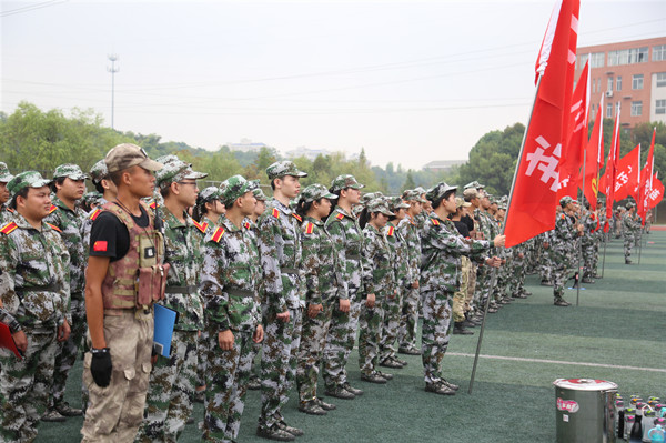 1567480357426030456.jpg 100名学长学姐当教官(图片3).jpg
