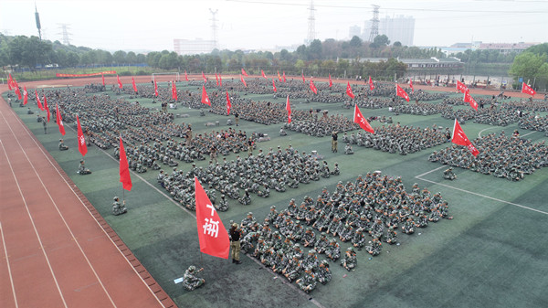 1567480338050098402.jpg 100名学长学姐当教官(图片1).jpg