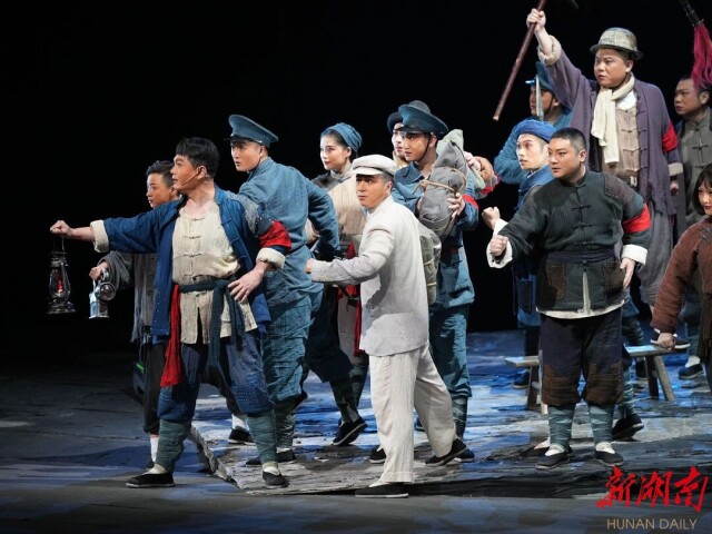 “雅韵三湘、艺动校园”高雅艺术进校园 湘剧《忠诚之路》在湖南信息学院上演