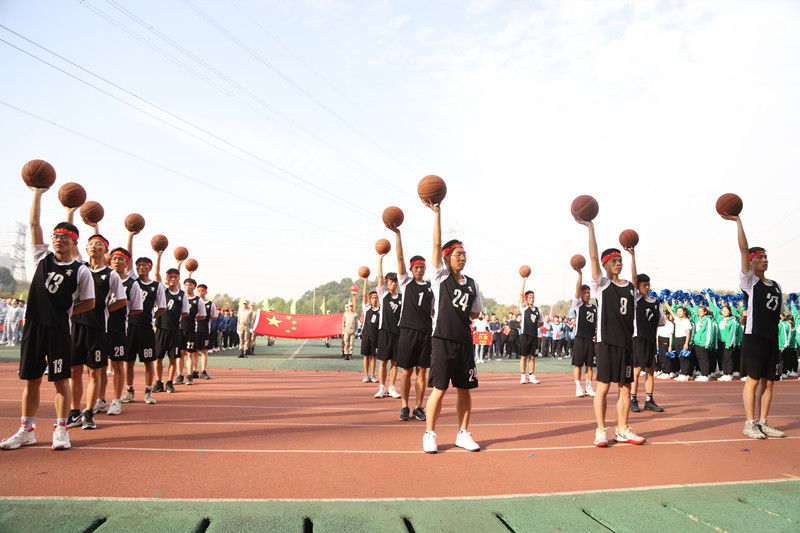 1572667545920020299.jpg 商学院男生.jpg